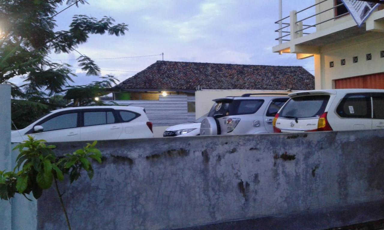 Rumah Singgah Peziarah Ganjuran Bantul Bagian luar foto
