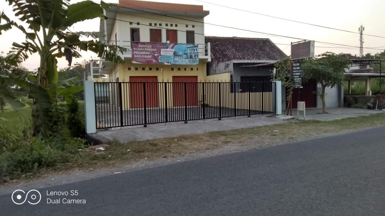 Rumah Singgah Peziarah Ganjuran Bantul Bagian luar foto
