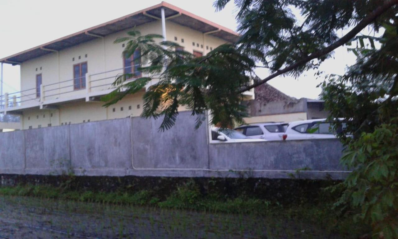 Rumah Singgah Peziarah Ganjuran Bantul Bagian luar foto
