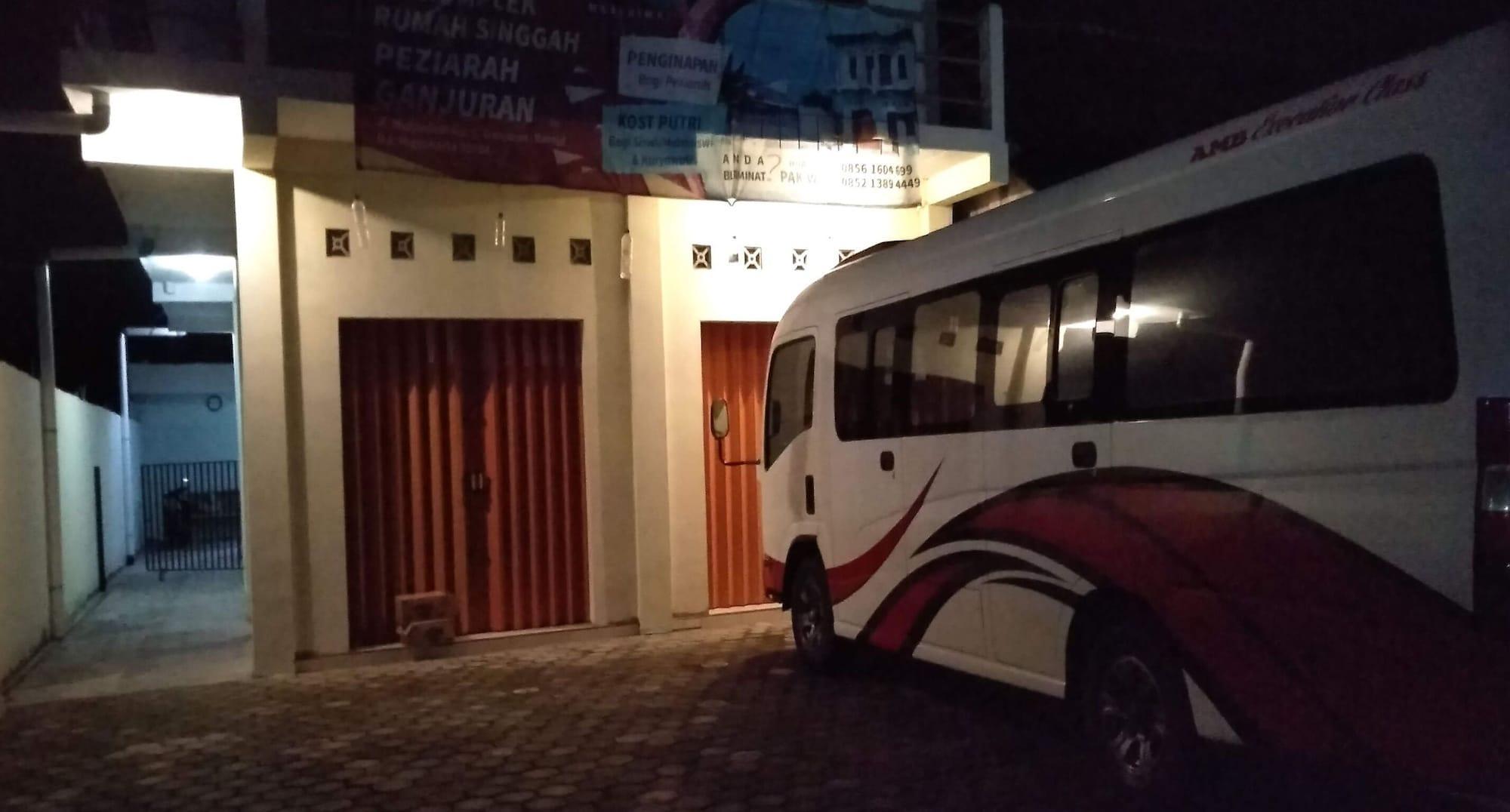 Rumah Singgah Peziarah Ganjuran Bantul Bagian luar foto