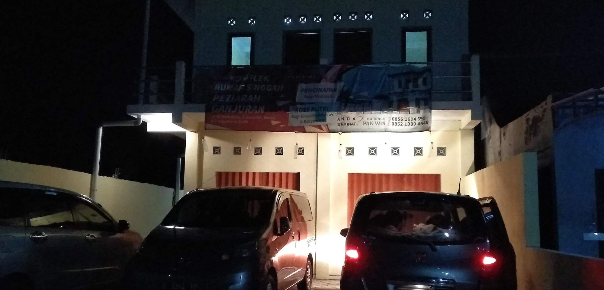 Rumah Singgah Peziarah Ganjuran Bantul Bagian luar foto