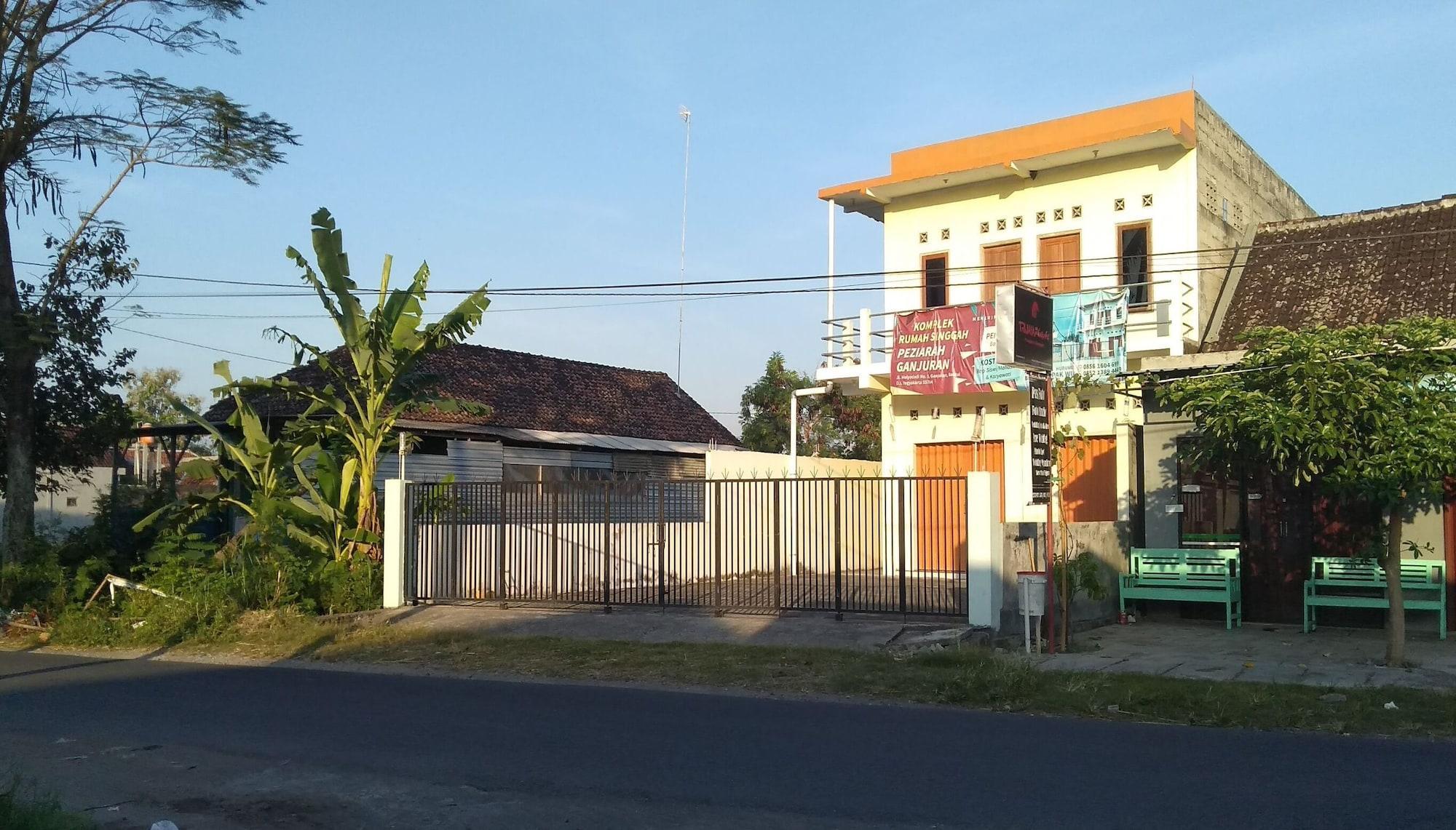 Rumah Singgah Peziarah Ganjuran Bantul Bagian luar foto