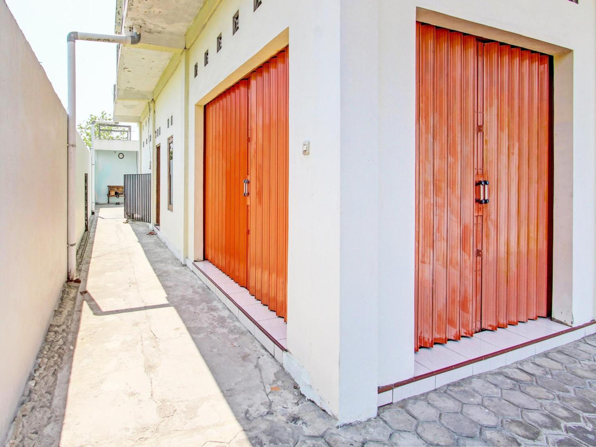 Rumah Singgah Peziarah Ganjuran Bantul Bagian luar foto