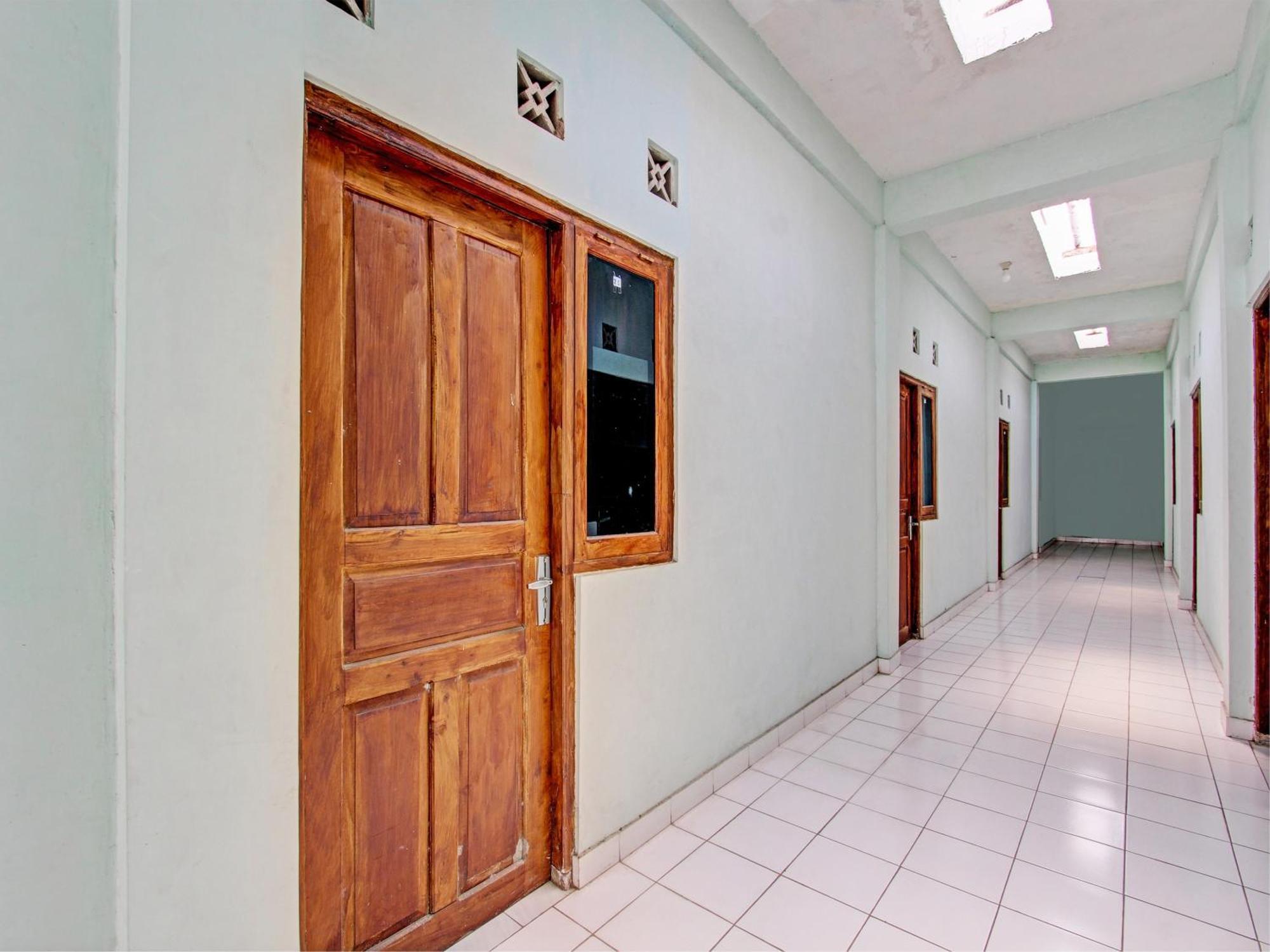 Rumah Singgah Peziarah Ganjuran Bantul Bagian luar foto